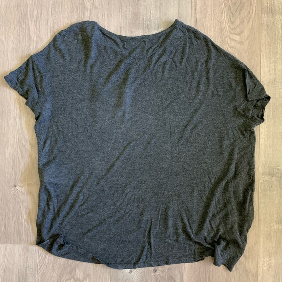 Hollister Gray T-Shirt Loose Fitted Size XS. L - Picture 3 of 5